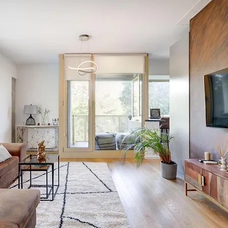 Stylish New Building Herastrau * Бухарест