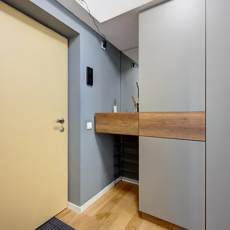 Stylish New Building Herastrau Апартаменти Бухарест